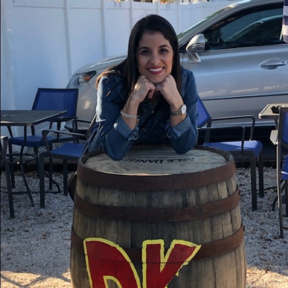 Meet your Posher, Denise - Picture 2 of 2